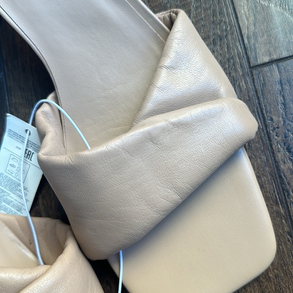 Kitten Heel Tan Sandal Banana Republic New - Picture 5 of 9